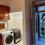 Spacious T4 With Iconic Tram 28 View Appartamento *