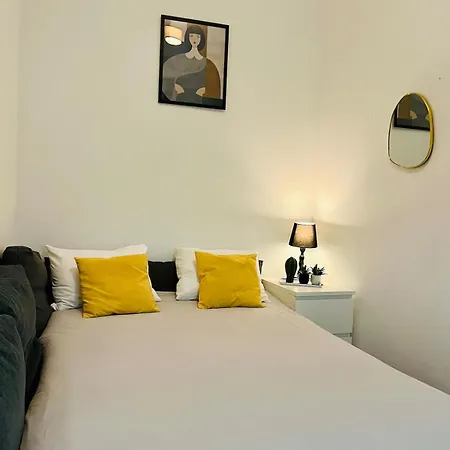 Apartment 3 Bedroom With Balcony