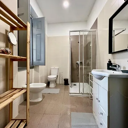 3 Bedroom With Balcony Lisbona