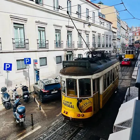 Spacious T4 With Iconic Tram 28 View Lissabon