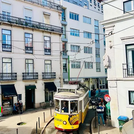 Spacious T4 With Iconic Tram 28 View Lissabon