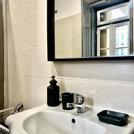 3 Bedroom With Balcony Lisbona