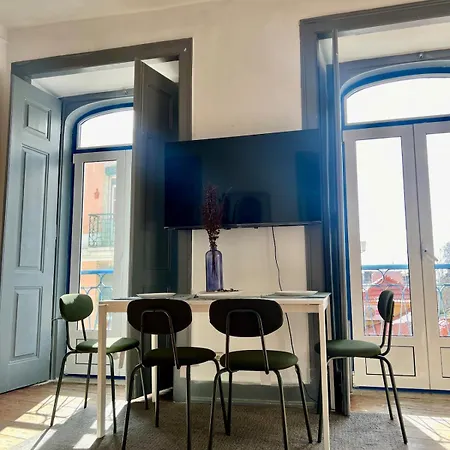 Spacious T4 With Iconic Tram 28 View Daire