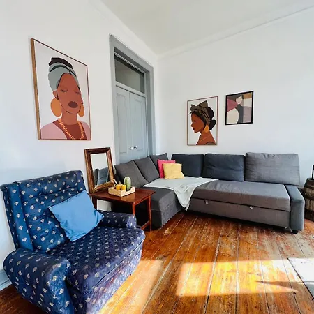 Daire Spacious T4 With Iconic Tram 28 View *