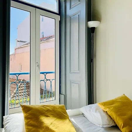 Spacious T4 With Iconic Tram 28 View * Lissabon