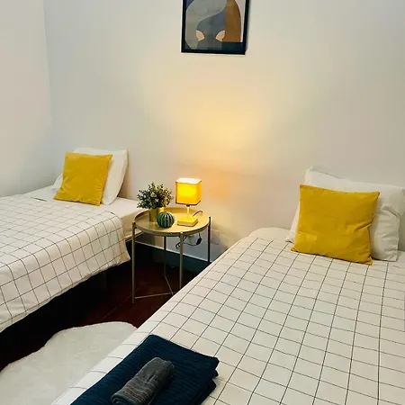 Daire Spacious T4 With Iconic Tram 28 View *