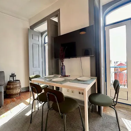 Spacious T4 With Iconic Tram 28 View Daire Lisboa