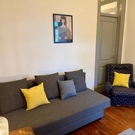 Spacious T4 With Iconic Tram 28 View Appartement