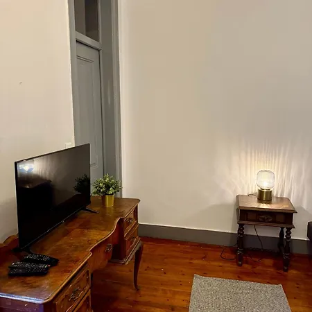 Spacious T4 With Iconic Tram 28 View Apartment Lissabon