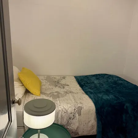 Daire Spacious T4 With Iconic Tram 28 View *