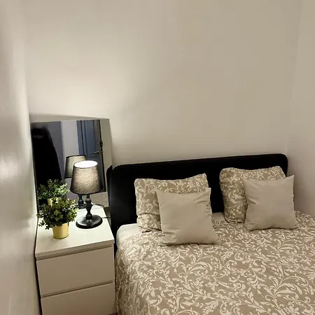 Spacious T4 With Iconic Tram 28 View