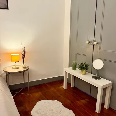 Spacious T4 With Iconic Tram 28 View Apartment *