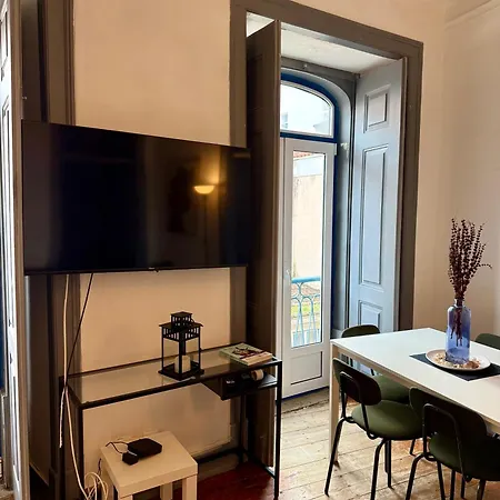 Spacious T4 With Iconic Tram 28 View *