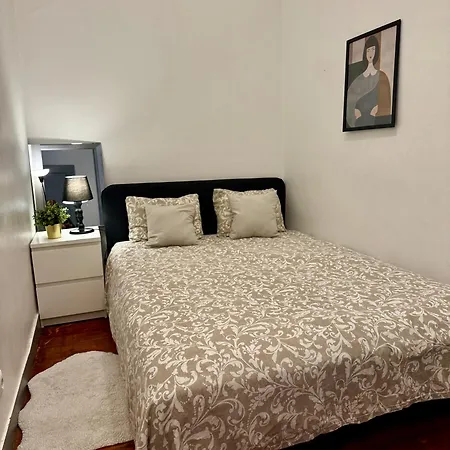 Daire Spacious T4 With Iconic Tram 28 View *