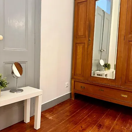 Spacious T4 With Iconic Tram 28 View *