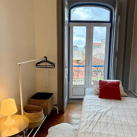 Spacious T4 With Iconic Tram 28 View Apartment