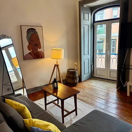 Spacious T4 With Iconic Tram 28 View