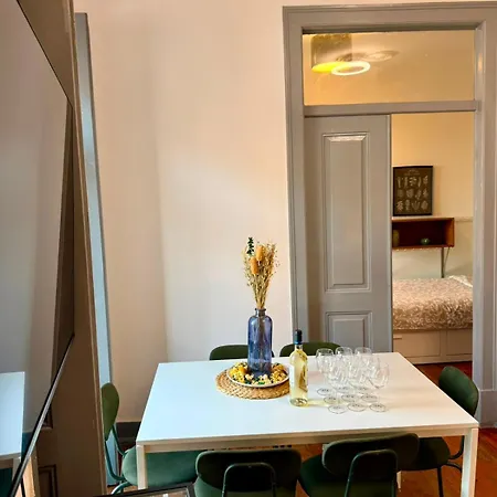 Spacious T4 With Iconic Tram 28 View Apartment