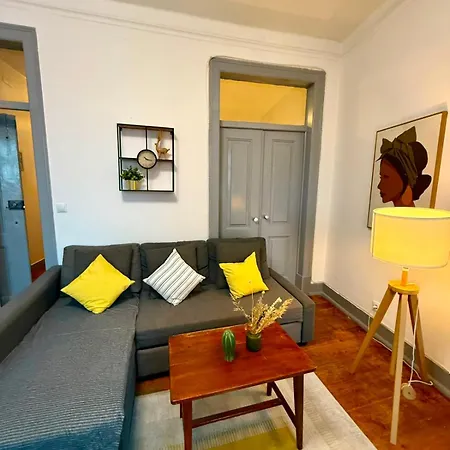 Apartment Spacious T4 With Iconic Tram 28 View