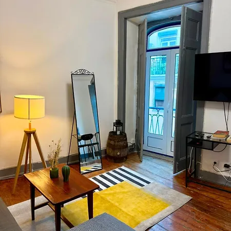 Apartment Spacious T4 With Iconic Tram 28 View
