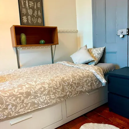 Spacious T4 With Iconic Tram 28 View * Lissabon