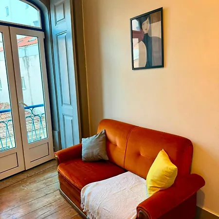 Spacious T4 With Iconic Tram 28 View Apartment *