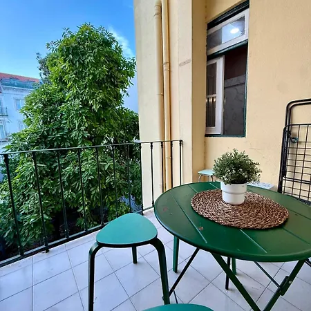 Apartment Spacious T4 With Iconic Tram 28 View