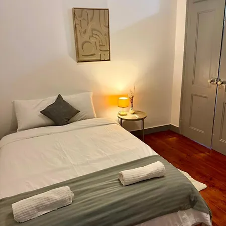 Apartment Spacious T4 With Iconic Tram 28 View