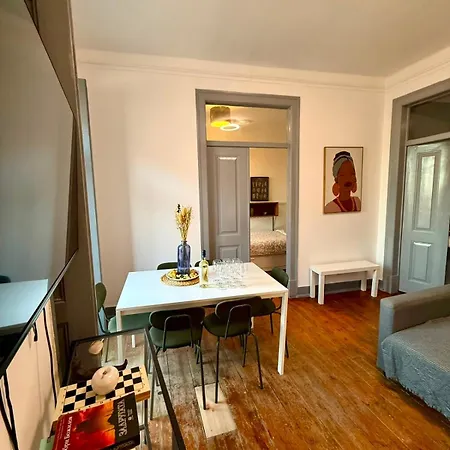 Spacious T4 With Iconic Tram 28 View Apartment Lissabon