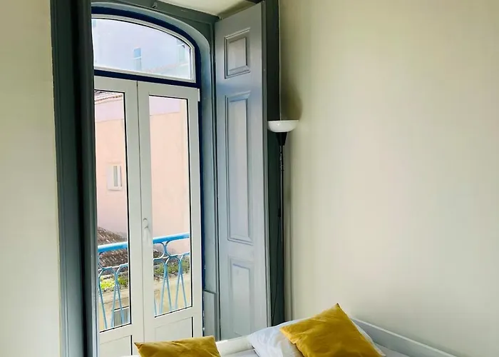 Spacious T4 With Iconic Tram 28 View *