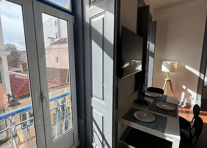 Spacious T4 With Iconic Tram 28 View Appartement