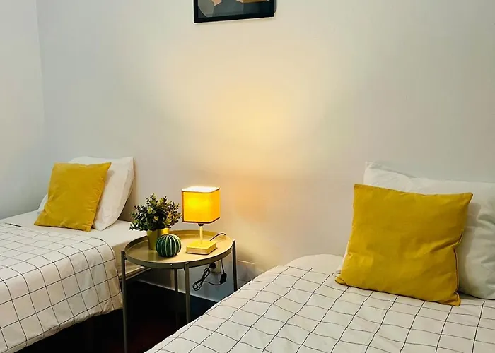 Spacious T4 With Iconic Tram 28 View Appartement Lisboa