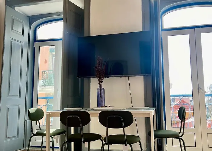 Spacious T4 With Iconic Tram 28 View Appartement