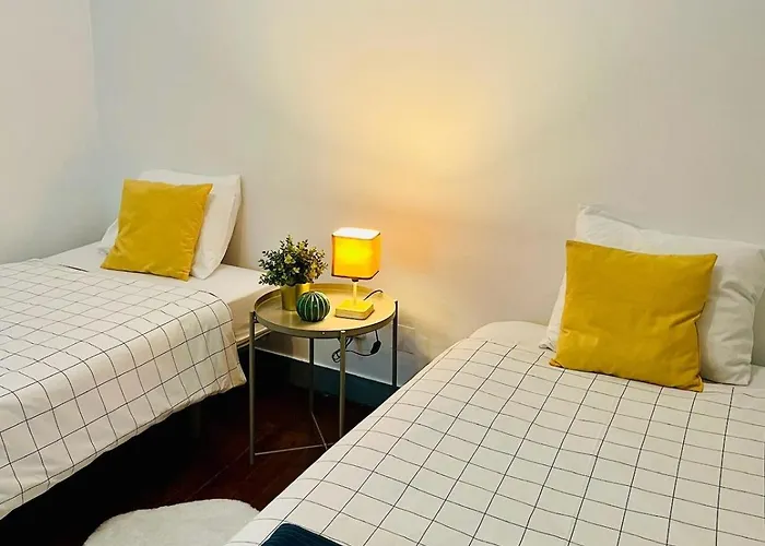 Appartement Spacious T4 With Iconic Tram 28 View *