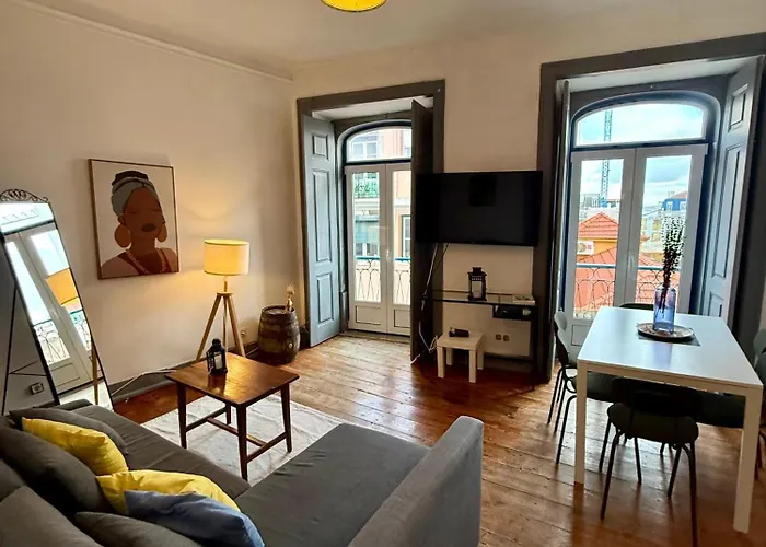 Spacious T4 With Iconic Tram 28 View