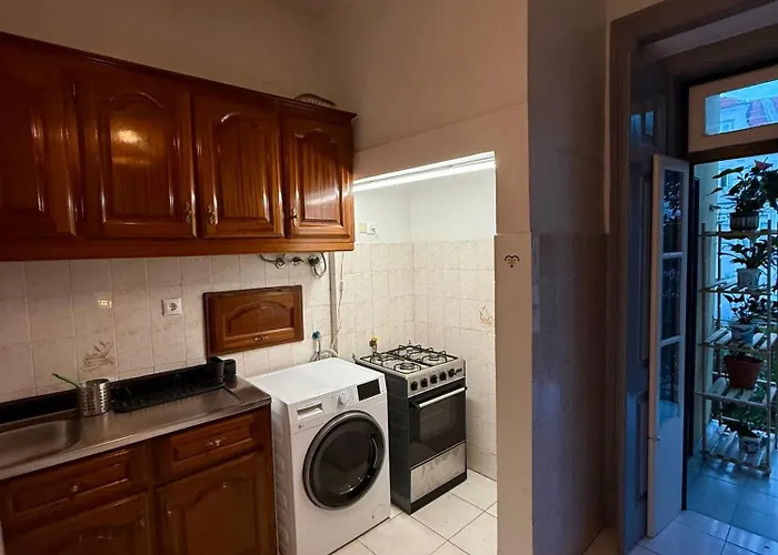 Spacious T4 With Iconic Tram 28 View * Lisboa