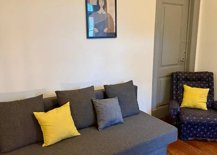 Spacious T4 With Iconic Tram 28 View Apartamento