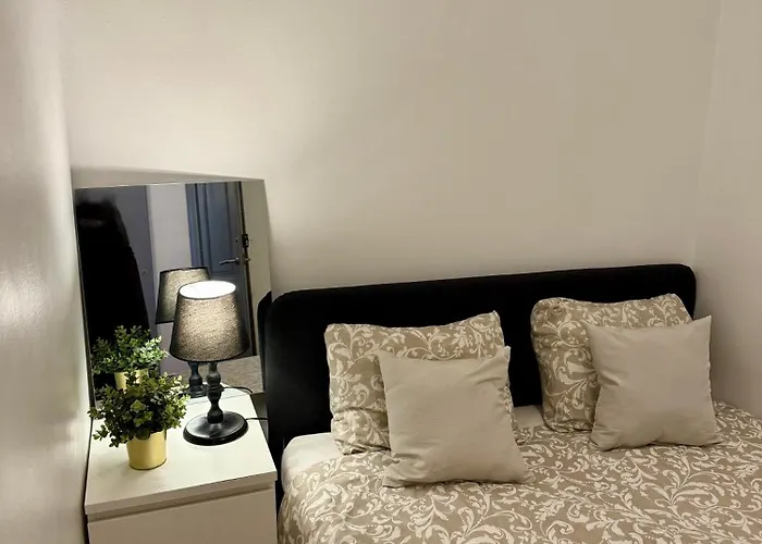 Spacious T4 With Iconic Tram 28 View