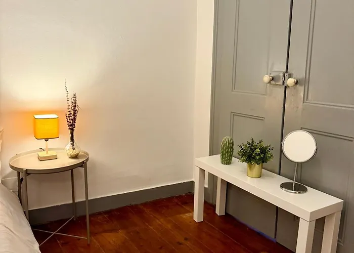 Spacious T4 With Iconic Tram 28 View Appartement *