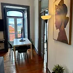 Apartament Spacious T4 With Iconic Tram 28 View Lizbona