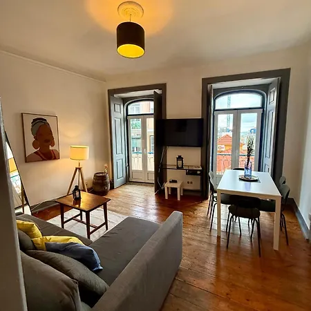 Apartment Spacious T4 With Iconic Tram 28 View *