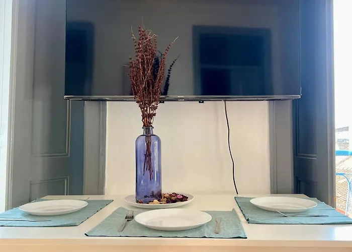 Spacious T4 With Iconic Tram 28 View Apartment *