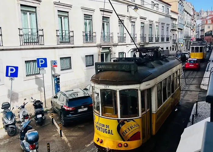 Spacious T4 With Iconic Tram 28 View Lissabon