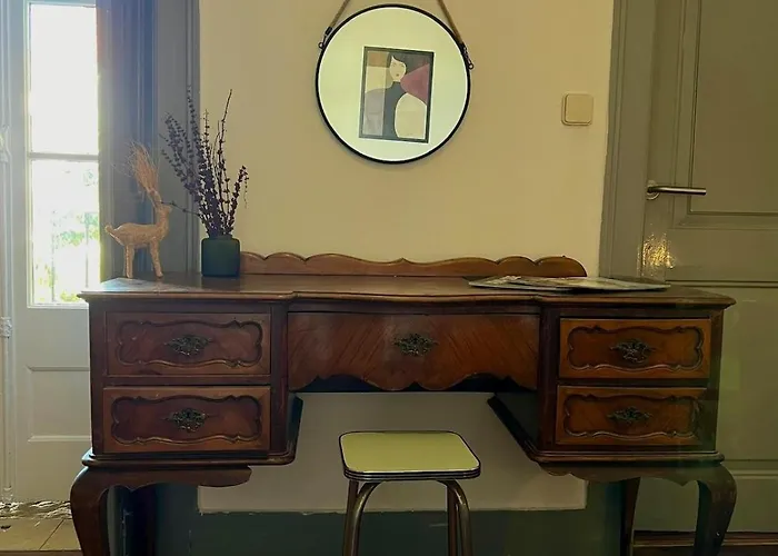 Spacious T4 With Iconic Tram 28 View