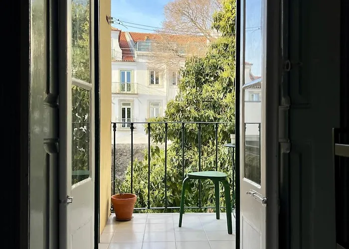 Spacious T4 With Iconic Tram 28 View Apartment *