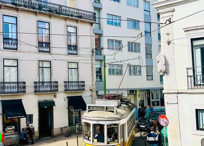 Spacious T4 With Iconic Tram 28 View Lissabon