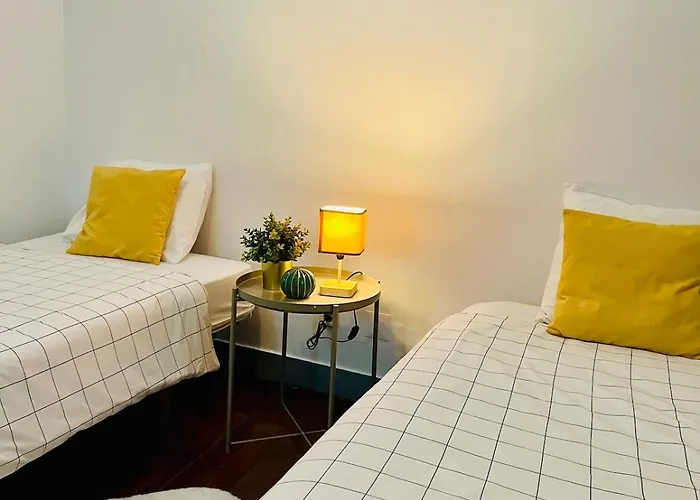 Spacious T4 With Iconic Tram 28 View * Lissabon