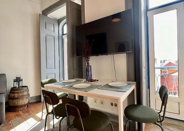 Spacious T4 With Iconic Tram 28 View Apartment Lissabon