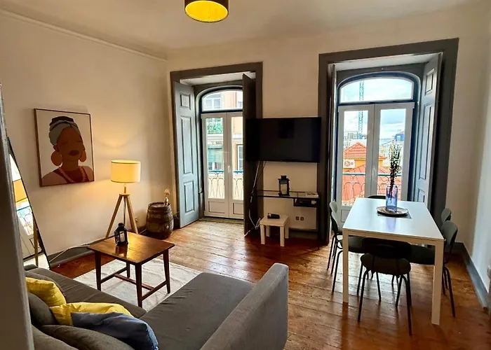 Apartment Spacious T4 With Iconic Tram 28 View *