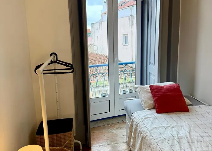 Apartment Spacious T4 With Iconic Tram 28 View Lissabon